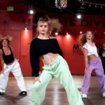 Kelly Sweeney Instagram - I’m gonna make u want moreeee ✨ no class with me this weekend but I’m back next week !!! love you all 🫶🏻 #westsideremix - @arianagrande 🎥 @keeganbarnes_videographer #kellysweeneychoreo #arianagrande #millenniumdancecomplex