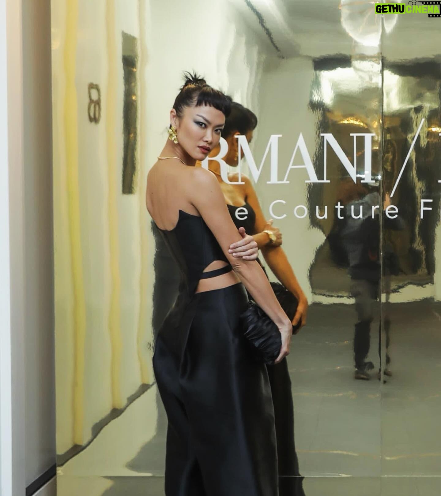 Kelly Tandiono Instagram - Armani Prive Night wrapped in @adrianganworld by @adriangan8 ❤️ . Bag @hunting_fields Hair do @krisna_endi Make up by me ✌️ . #ArmaniPrive #Couture #AdrianGan #BazaarIndonesia