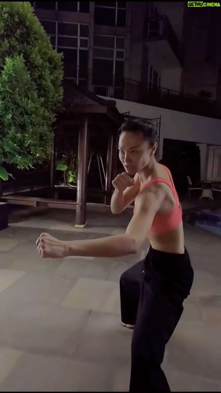 Kelly Tandiono Instagram - Saturday party mood 🤣🤣💪💪 . #SaturdayMood #Mood #Fight #MartialArts #Training