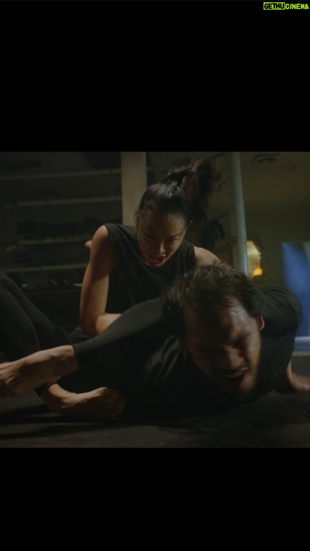 Kelly Tandiono Instagram - One of my favorite scenes with my fight partner @mardisulaiman in @filmpetualangansherina 2 as Pingkan. Thank you @milesfilms for this show reel clip ❤️💪 . #PetualanganSherina2 #Showreel #Action
