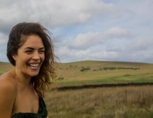 Kelly Thiebaud Instagram - Oh happy HAPPY day!! We can go back to work, finally!! It has been a long and challenging 118 days for all of us. I can’t wait for my first post strike audition, to book a job, to hear “Action” again annndddd, the @daytimeemmys !! I love my job and I‘m so giddy for what’s to come. I have no idea what it will be but I am so ready! #unionstrong #sagaftra #actor #ilovemyjob ✨🌟🤩🙏🏻🎬❤️