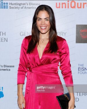 Kelly Thiebaud Instagram - We raised 200k for Huntington’s disease! 🥳🥹👏🏻 Thank you so much to @hdsanational for inviting me. It was very meaningful for me to be there and to see the support this organization and the people involved have towards not only finding a cure for HD, but supporting the families that are impacted by this disease. As most of you know, my character on @generalhospitalabc has Huntington’s disease. I never knew about this disease until I was given this storyline and I hold it very tightly to my heart.  Also, a big thank you to @briana.lane for connecting me with @hdsanational 💓#freezehd #brittwestbourne #gh