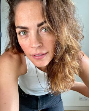Kelly Thiebaud Instagram - While watching @wimbledon , does anyone else blame their parents for not putting them in tennis because you feel like you could have been really great? You’re not alone.  I’m going to put it out there that I want to play a female badass tennis star in a movie, because that’s the closest I’ll ever get. #icouldofbeenatennisstar 🎾#iblamemyparents  #wimbledon