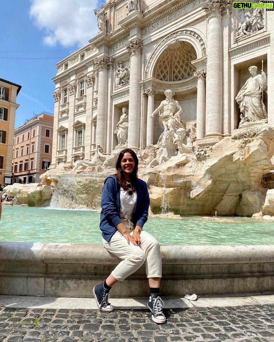 Kelly Thiebaud - 8.4K Likes - All good things come to an end as does eating pasta, pizza and gelato everyday whilst drinking #aperolspritz . Arrivederci Italy! You have my heart and my stomach. I’m already planning my next visit. #italianholiday 📸 by: @harrivision
