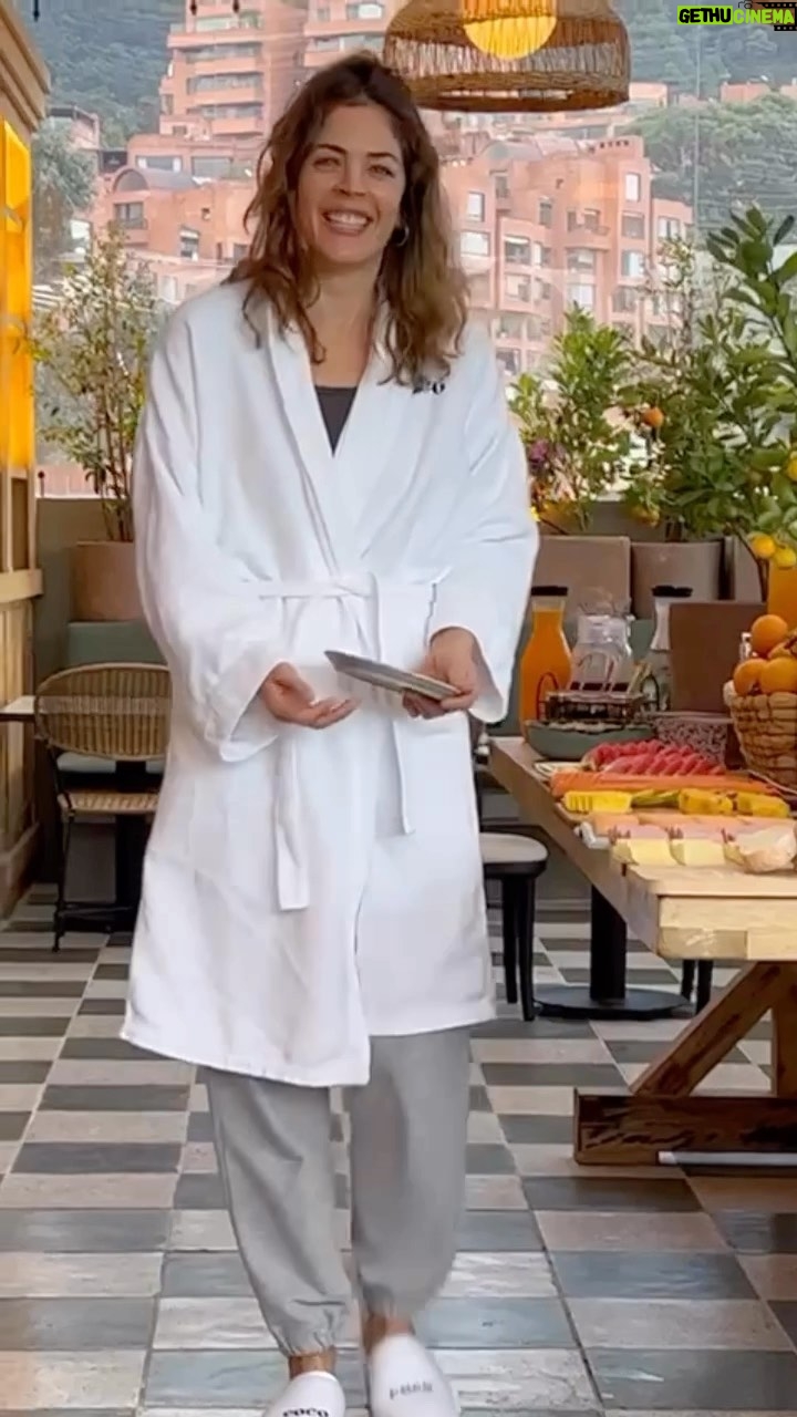 Kelly Thiebaud - 9.9K Likes - The next season of @thewhitelotus BOGOTÁ #mikewhite @hbo