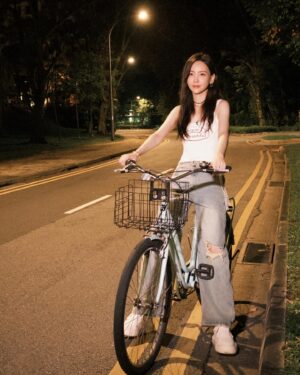 Kelly Yu Instagram - 又是一个有月亮陪伴的夜晚
