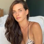 Kendra Santacruz Instagram - La vida es corta… Sonríele a quien llora, Ignora a quien te critica, Y se feliz con quien te importa 👅