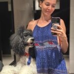 Kendra Santacruz Instagram - Mirror selfie con mi Ninoshka 😍 #Miami #frenchpoodle #standardpoodle #bathroomselfie