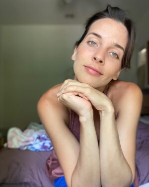Kendra Santacruz Instagram - No seremos perfectos, pero cada uno de nosotros somos únicos y especiales 💜 
.
.
#behappy #beleiveinyourself