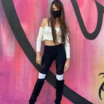 Kendra Santacruz Instagram - Esto es a lo que llaman 1)Close up 2) Medium shot 3)Full Shot En tiempos de #covid 😷 Cual es tu favorita? . 📸 @marthu9 . #sinfiltro #wynwood #miami #portrait #covid_19 #