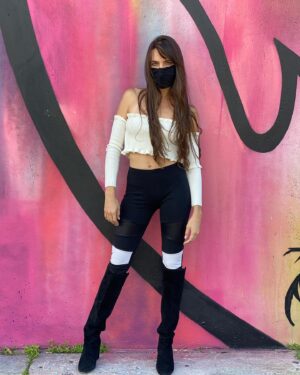 Kendra Santacruz Instagram - Esto es a lo que llaman 
1)Close up
2) Medium shot 
3)Full Shot 
En tiempos de #covid 😷
Cual es tu favorita? 
.
📸 @marthu9
.
#sinfiltro #wynwood #miami #portrait #covid_19 #