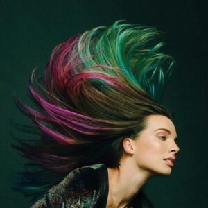 Kendra Santacruz Instagram - Otra fotito de colores 🌈🌸🌺🌻
.
📸 @gerardobriceno 💜

.
#portrait #crazyhair #colorful #shooting #goodtimes #actress #behappy