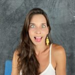 Kendra Santacruz Instagram - Cuando te gusta la luz de tu casting y te sacas el estudio 🤪😅🥰 . Había que aprovechar el baño 😝 . #actress #casting #selftape #portrait #miami