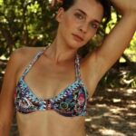 Kendra Santacruz Instagram - Hello instagram, I’m back 🤙🏽 . Bajo el lente de @jennyprats20 💜😎 . #portrait #actress #bikini #miamibeach #virginiabeach #havingfunn