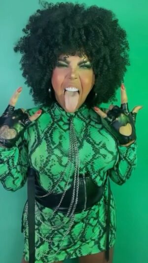 Kenya Michaels Instagram - 💚Buttercup💚

She is a RockStar🎸 
 the baddest b! €H!!!

Hair, makeup, Outfit by Me
Photo,video edit by Me

#powerpuffgirls #buttercuppowerpuffgirls