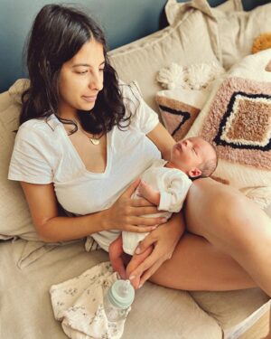 Kenza Saïb Couton Instagram - Deux ans, pour l’amour de ma vie. Mon petit prince, si drôle, si gentil, si coquin. 🤍🪬 Où est passé le si petit bébé avec lequel je suis ressortie des Bluets ? Ton premier cri je l’entends encore comme si c’était hier, et pourtant j’ai l’impression que tu as toujours été là. Tu m’as offert le plus beau rôle de la terre, celui d’être ta maman. Je t’aime jusqu’a l’infini, et au delà. Joyeux anniversaire mon amour 🥳🤍 #2ans #bebedemavie 🪬💖🧿