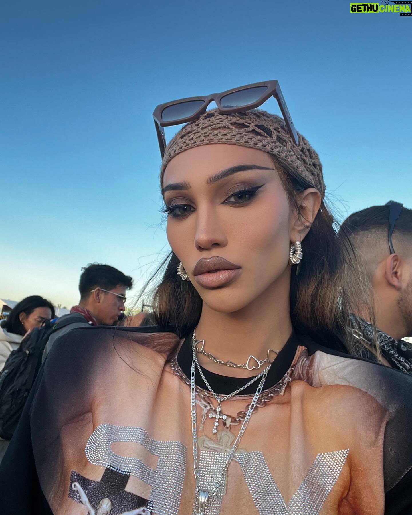 Kerri Colby - 36.7K Likes - Dia de Doja 🖤🦇