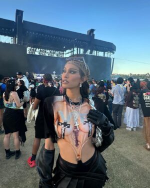 Kerri Colby Instagram - Dia de Doja 🖤🦇