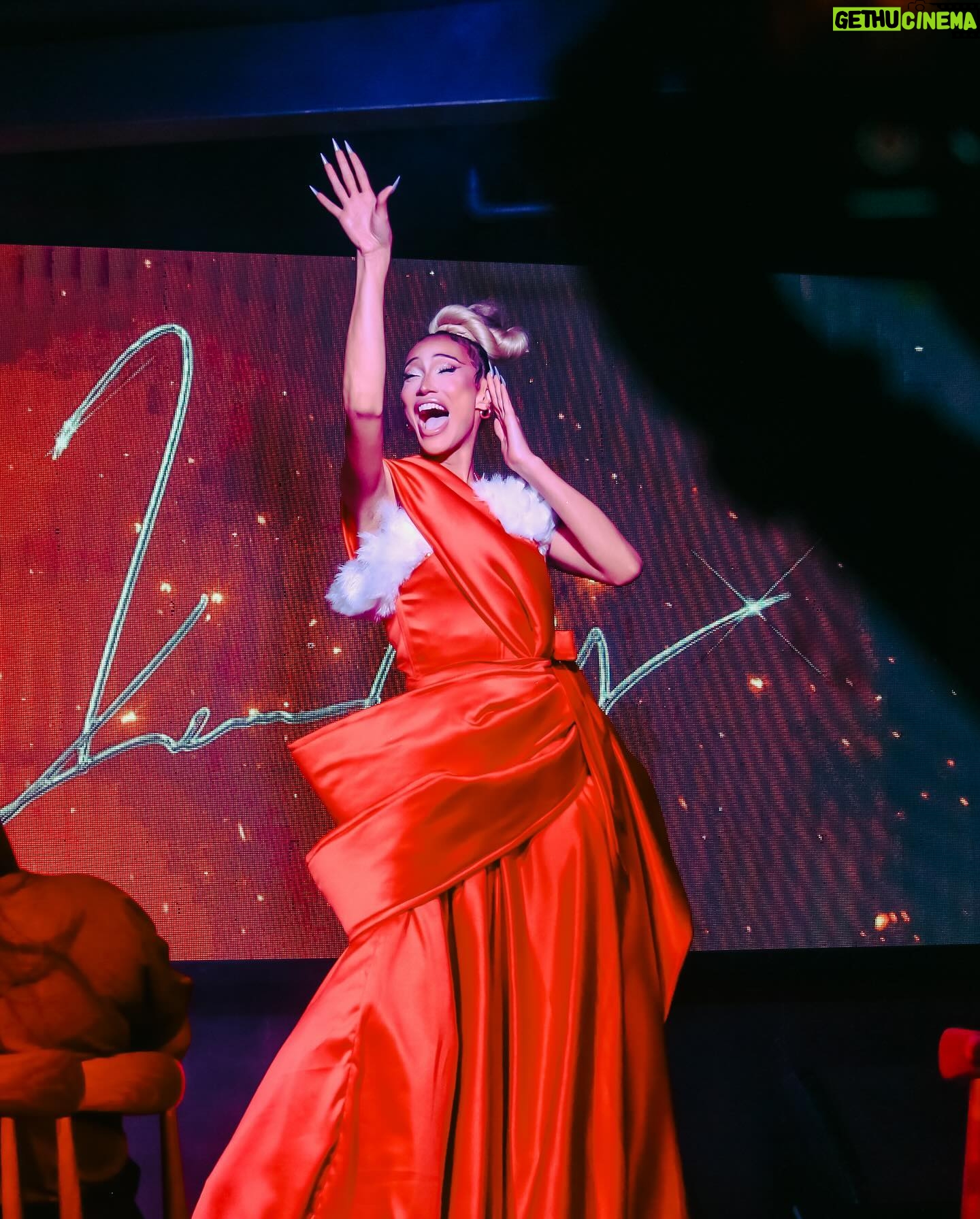 Kerri Colby Instagram - Maligayang Pasko! I cannot stop smiling and shedding beautiful happy tears looking back to my journey in the beautiful Philippines! My heart is full and it truly feels like the holiday season. ♥️🎄