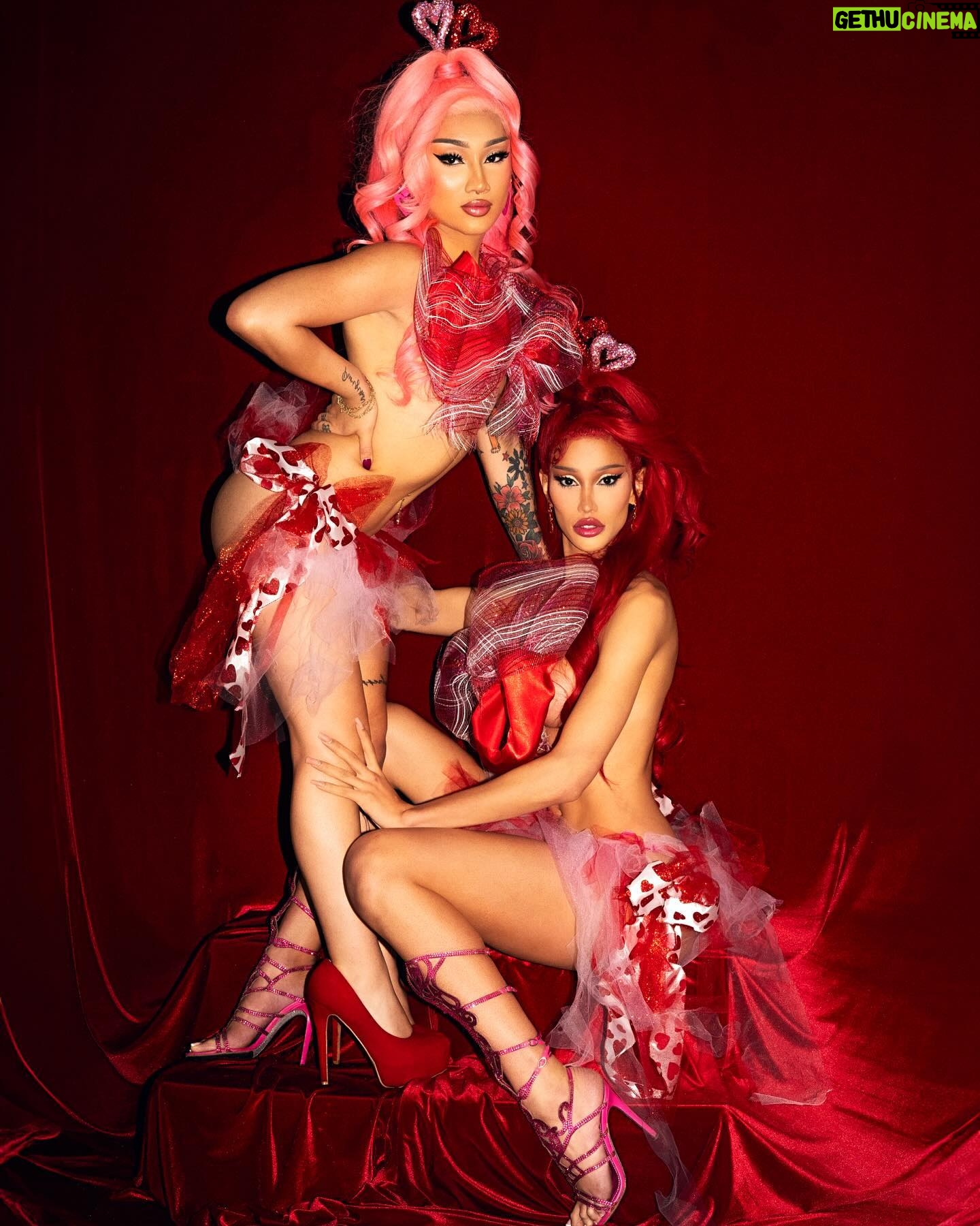 Kerri Colby - 27.2K Likes - Hugs, Kisses & Valentines Wishes ♥️🎀💋
Photography: @_orbel