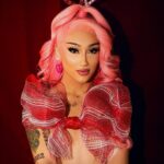 Kerri Colby Instagram – Hugs, Kisses & Valentines Wishes ♥️🎀💋

Photography: @_orbel