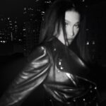 Kerri Colby Instagram – Queen in McQueen 🤍🖤

Photography: @_orbel
