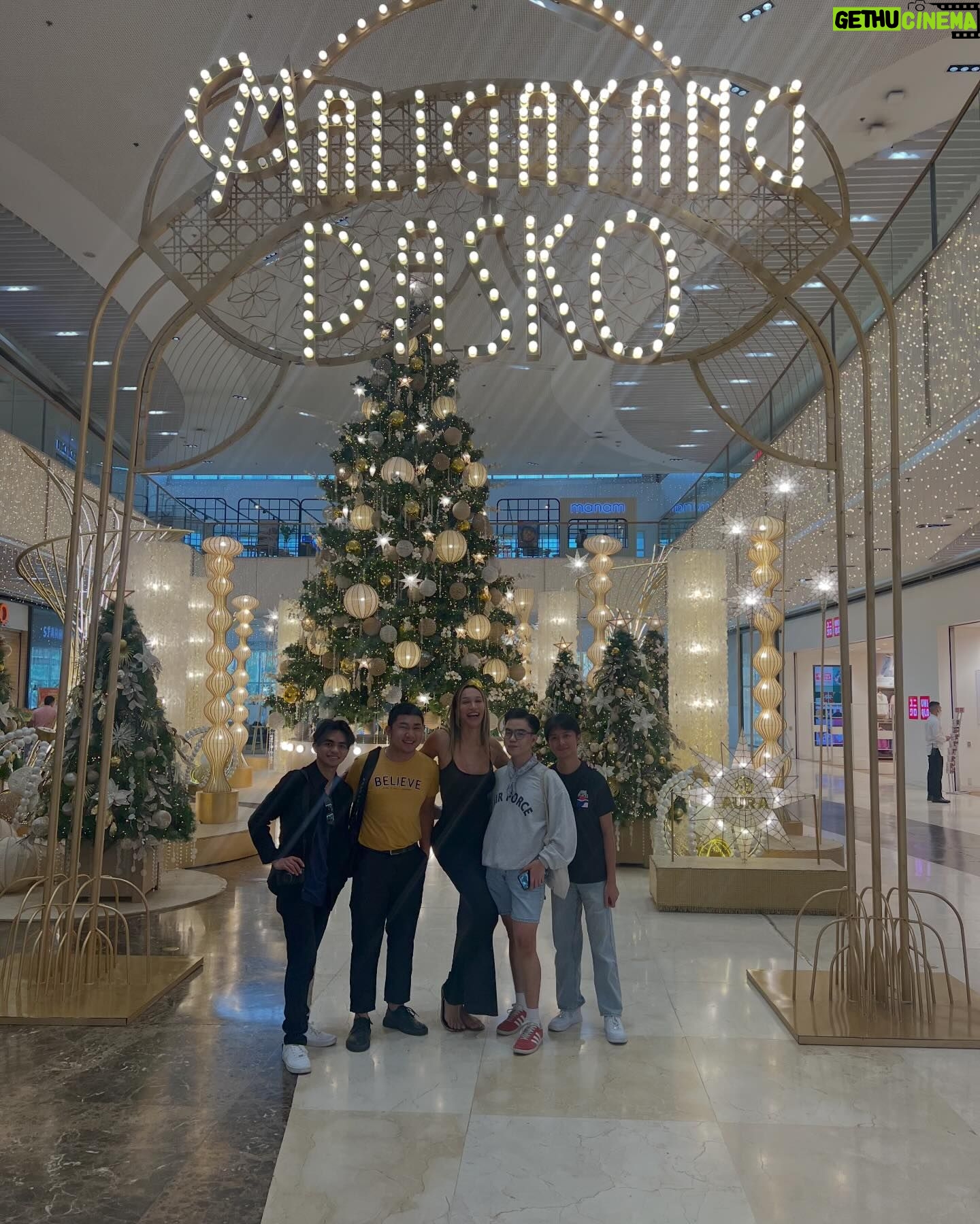 Kerri Colby Instagram - Maligayang Pasko! I cannot stop smiling and shedding beautiful happy tears looking back to my journey in the beautiful Philippines! My heart is full and it truly feels like the holiday season. ♥️🎄