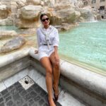 Kethelllen Avelino Instagram - Fontana di Trevi🥹🇮🇹✨ #italia #fontetrevi #fontanaditrevi
