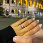Kethelllen Avelino Instagram – Hoje Deus me presenteou com uma das coisas mais preciosa para uma mulher, que é o NOIVADO, o caminho para a construção do nosso bem mais valioso nessa Terra, a FAMÍLIA, o MATRIMÔNIO, o LAR. Nem de longe conseguiria explicar o tamanho da minha felicidade e gratidão, meu coração está transbordando de amor. Lembro dos dias orei para ter alguém especial, amoroso, cavalheiro, respeitador e atencioso, que tivesse as mesmas crenças e princípios que os meus, e Deus me surpreendeu com esse príncipe, um homem cheio de coragem, atitude, sempre tão amoroso e atencioso comigo. Desde o início eu sabia que seria você o AMOR da minha VIDA, com quem eu iria construir minha família, que seria meu companheiro e melhor amigo. Obrigada por me surpreender todos os dias❤️🥹!!!

Mil vezes SIMMM!!! 💍👰🏻🤵🏻‍♂️✨💎❤️
Te amo e sempre cuidarei, amarei e respeitarei nossa família!