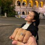 Kethelllen Avelino Instagram – Hoje Deus me presenteou com uma das coisas mais preciosa para uma mulher, que é o NOIVADO, o caminho para a construção do nosso bem mais valioso nessa Terra, a FAMÍLIA, o MATRIMÔNIO, o LAR. Nem de longe conseguiria explicar o tamanho da minha felicidade e gratidão, meu coração está transbordando de amor. Lembro dos dias orei para ter alguém especial, amoroso, cavalheiro, respeitador e atencioso, que tivesse as mesmas crenças e princípios que os meus, e Deus me surpreendeu com esse príncipe, um homem cheio de coragem, atitude, sempre tão amoroso e atencioso comigo. Desde o início eu sabia que seria você o AMOR da minha VIDA, com quem eu iria construir minha família, que seria meu companheiro e melhor amigo. Obrigada por me surpreender todos os dias❤️🥹!!!

Mil vezes SIMMM!!! 💍👰🏻🤵🏻‍♂️✨💎❤️
Te amo e sempre cuidarei, amarei e respeitarei nossa família!