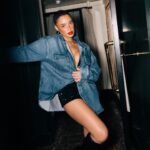Khadijha Red Thunder Instagram - Denim & diamonds on me dancing 💎 @anthropologie @beatricerigby #AnthroPartner #MakingMerry