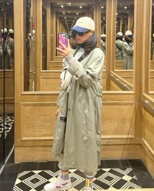 Khadijha Red Thunder Instagram - I don’t know who needs to hear this but it’s not nice to just stare…. say something while you’re at it ❤️‍🩹