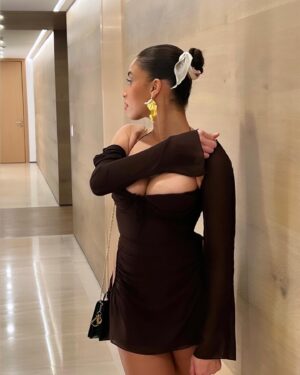 Khadijha Red Thunder Instagram - Free hugs!! But also don’t touch me lol 🧸🥧🤎