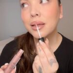 Khate Lessard Instagram – Aujourd’hui je feel «soft Glam» 💅🏻
Mes coups de coeur de la journée : 
– Gloss @fidia.10cosmetiques 
– palette Vol.002 de @hauslabs 
-Crème d’eau de bleuet de @kloranecanada 
– le contour lèvre NUDE de @marcellecosmetics 
– Le blush Fire Opal de @hauslabs 
#makeup #transformation #tutoriel #hauslabs #marcelle #klorane