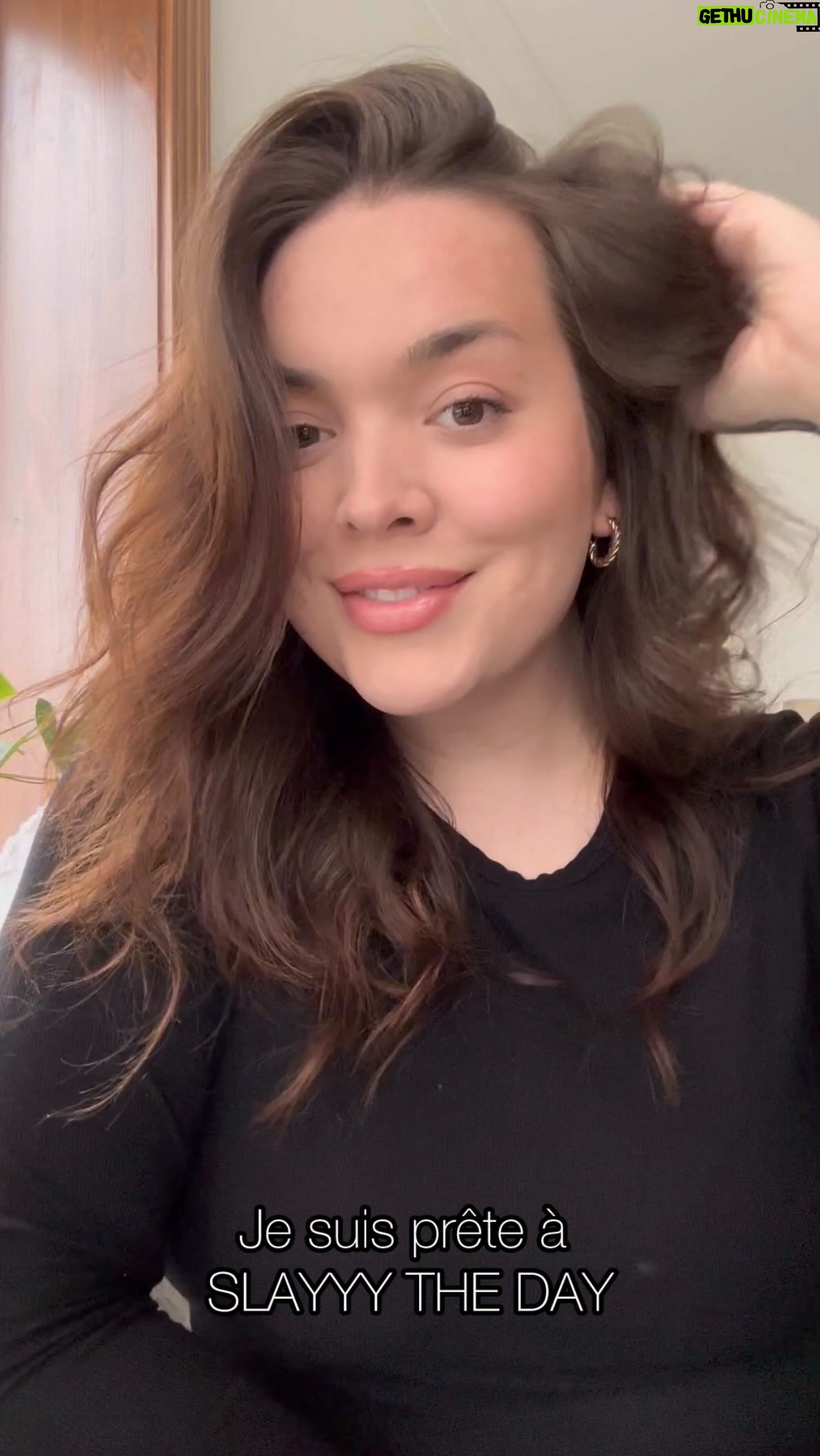 Khate Lessard Instagram - Des fois il faut juste trust the process✨ j’capote sur le NOUVEAU Shampoing Sec Batiste 24H Frais! Je saute un lavage et ça me permet d’avoir un look volumineux et une sensation de fraîcheur jusqu’à 24 heures.Un incontournable que j’ai trouvé chez jean coutu❤️Cours te le procurer! @batistecanada #commandité #BatisteDryShampoo #hairstyles #hairroutine #pub