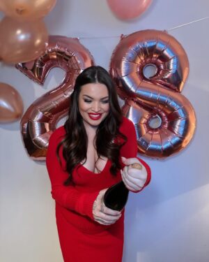 Khate Lessard Instagram - 28 ans!!!!!!🎂🥂