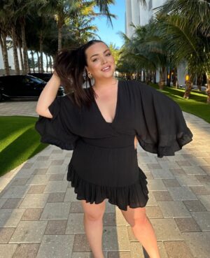 Khate Lessard Instagram - Khate Kardashian📸
Bienvenue dans ma nouvelle demeure🌴
#miami #kardashian #blackdress #look #instagirl