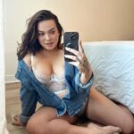 Khate Lessard Instagram – Un bel aprem à lire les plus récents messages de mes plus grands admirateurs💗