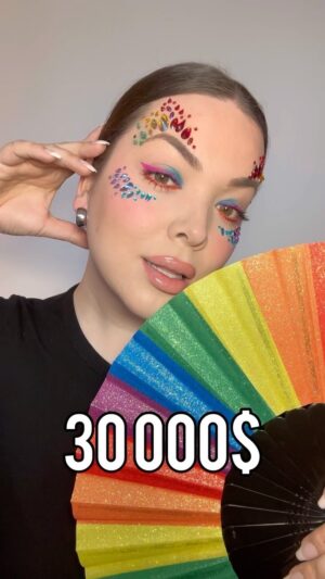 Khate Lessard Instagram - 2016 VS 2024 avec Quo Beauty🏳️‍🌈 L’importance du maquillage à été primordiale dans mon processus de transition de genre. Que ce soit pour féminiser mon visage ou simplement pour m’exprimer. J’me suis amusée à recréer un look signature avec les produits Quo Beauty Fierté ! C’est nostalgique de revivre un moment marquant de ma vie. Morale de l’histoire…se choisir c’est vivre pleinement et oser aller de l’avant✨🧡 
 
10 % des ventes de produits Quo Beauty Fierté jusqu’à concurrence de 30 000$ seront remis à Pflag Canada! Vous pouvez acheter les produits Quo Beauty chez Pharmaprix Beauté. 

 
@PharmaprixBeaute
#publicite #QuoBeauty #Fierté #PharmaprixBeauté
