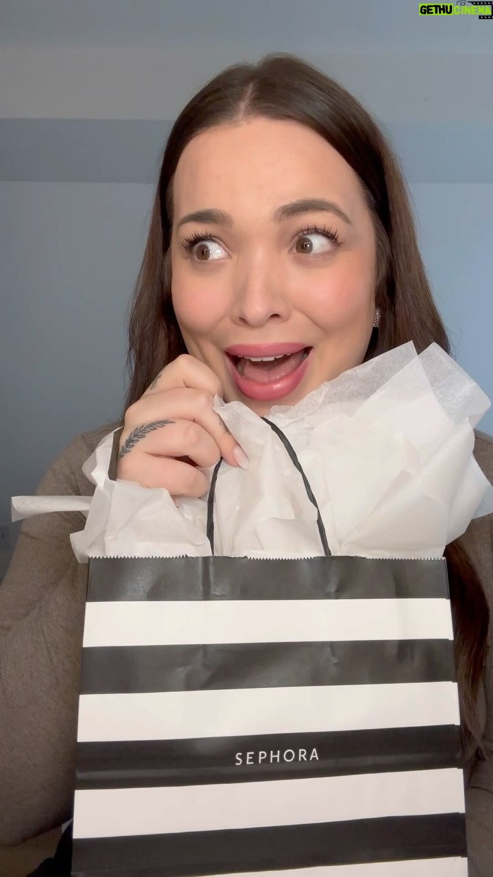 Khate Lessard Instagram - Mes indices subtils ont fonctionné! 👏 Le cadeau que je voulais tellement est ICI! #SephoraHeavyHinters @sephoracanada #AD