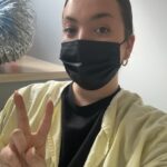 Khate Lessard Instagram – Un peu de vrais dans votre feed🫶🏻 4ieme traitement de laser aujourd’hui!! Mes traitements de laser avancent,j’ai maintenant mes cheveux naturels,je commence ma 3ieme semaine d’antidépresseur et je continue de garder ma forme.J’avais besoins de me détacher de certains artifices pour mieux me recentrer et avoir le plus possible le contrôle sur mon quotidien et la maladie qui est entrer dans ma famille.Quand les temps sont pas faciles…il faut choisir ses priorités et demander de l’aide💕