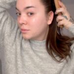Khate Lessard Instagram – Ma coiffure pref! Qui me permet de sauter des lavages🙌🏻C’est tout simple et c’est mignon❤️ Avec le gym mes cheveux deviennent gras TELLEMENT plus vite🥲
#ponytail #coiffure #couette #cheveuxgras