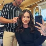 Khate Lessard Instagram - BYE LES EXTENSIONS✌🏻 Depuis maintenant 5 mois,je fait de ma santé et mon bien-être une priorité! Je vois bien que je garde le rythme et que j’ai le contrôle sur mes objectifs et mes défis.Le sport m’apporte un bien fou mentalement et physiquement….MAIS maintenant je met le doigt sur un autre détail…mes cheveux!!! Tout à commencé en 2017 quand j’ai commencée à porter des extensions,des rallonges au début de ma transition.Très probablement pour combler un sentiment de féminité,me procurer un look qui m’aiderai avec mon estime personnelle.J’ai toujours porté des extensions…à clip,à la kératine…mais jamais laissé un break à mes cheveux.Ça peu sembler complètement stupide mais c’est un énorme challenge pour moi!J’enlève ma béquille capillaire pour laisser place au naturel🍃Je deviens une meilleure version de moi-même et ça m’excite👏🏻