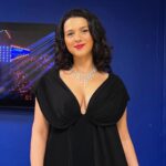 Khatia Buniatishvili Instagram - Thank you @dior for a graceful dress 🖤 Thank you @cartier for the mesmerizing necklace “la pluie” 💧💎💠 And @lancomeofficial for the make-up 💄 #dior #robe #robededior #cartier #highjewellery #accorarena #bercy #paris #khatuabuniatishvili