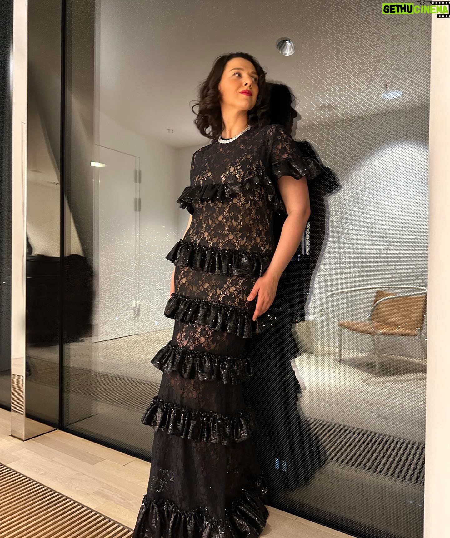 Khatia Buniatishvili Instagram - Danke Hamburg π Thank you Maestro Jun MΓ€rkl und Taiwan philharmonic orchestra for wonderful music making π Tonight Hannover π #hamburg #elbphilharmonie #proartehamburg #elbphilharmonie #music #classicalmusic #piano #taiwan #art #touring #germany #taiwanphilharmonic #piano #liveconcert #khatiabuniatishvili