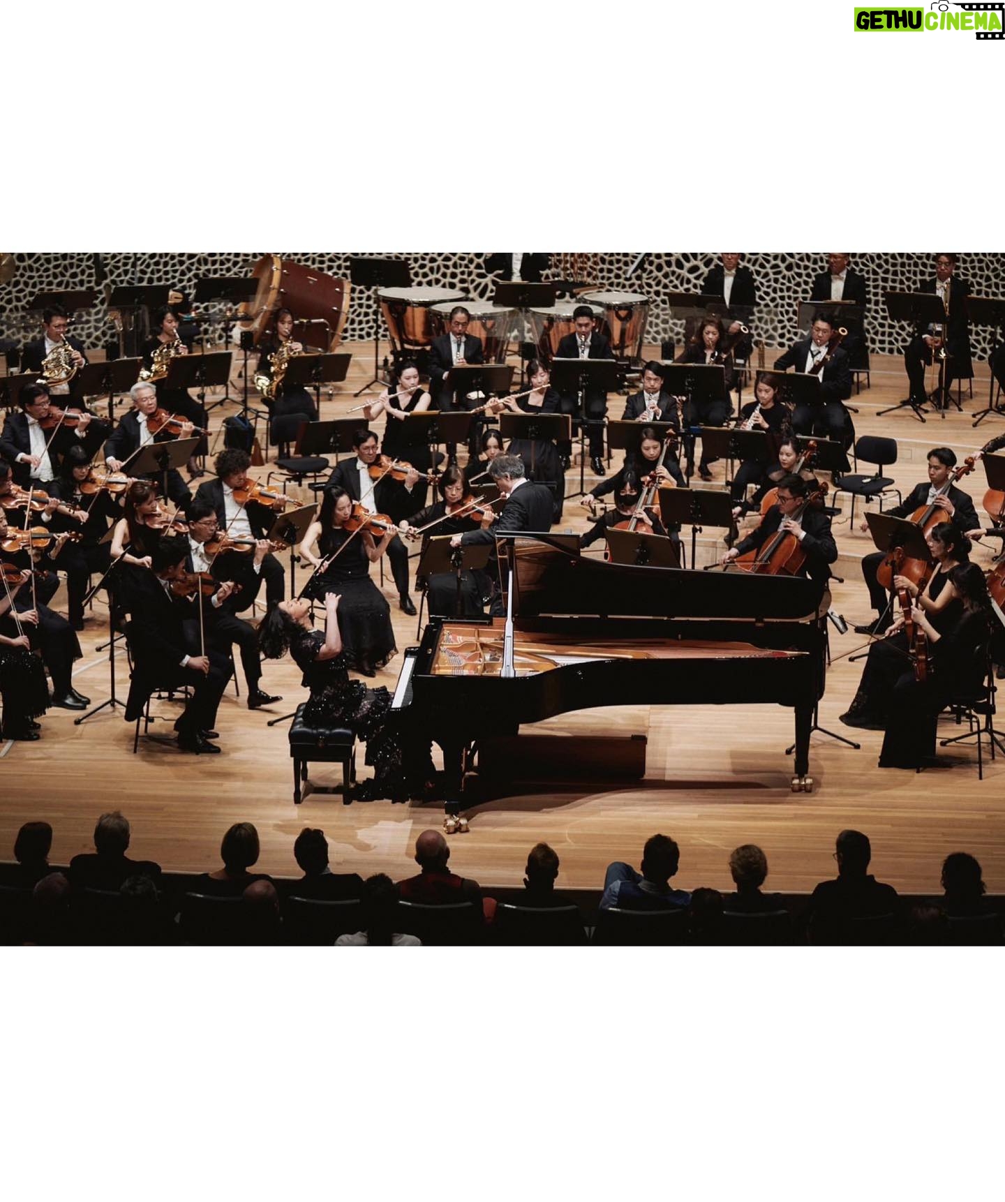 Khatia Buniatishvili Instagram - Danke Hamburg π Thank you Maestro Jun MΓ€rkl und Taiwan philharmonic orchestra for wonderful music making π Tonight Hannover π #hamburg #elbphilharmonie #proartehamburg #elbphilharmonie #music #classicalmusic #piano #taiwan #art #touring #germany #taiwanphilharmonic #piano #liveconcert #khatiabuniatishvili