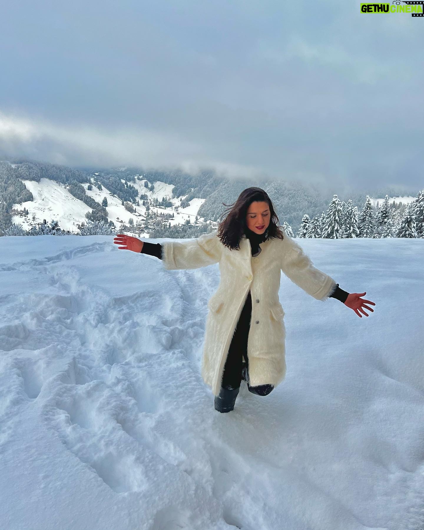 Khatia Buniatishvili Instagram - See you on pre-Christmas tour โ๏ธ๐ค December 5 - ๐๐๐ซ๐ฅ๐ข๐ง - Philharmonie December 12 - ๐๐๐ฆ๐๐ฎ๐ซ๐ - Laeiszhalle December 14 - ๐๐๐ง๐จ๐ฏ๐๐ซ - Groรer Sendesaal im NDR December 16 - ๐u๐ฌ๐ฌ๐๐ฅ๐๐จ๐ซ๐ - Tohhalle December 18 - ๐๐ฎ๐ง๐ข๐๐ก - Isarphilharmonie #lasttour #concerttour #prechristmas #germany #berlin #philharmonie #hamburg #laeiszhalle #hannover #ndr #dusseldorf #tonhalle #munich #isarphilharmonie #snow #nature #concert #music #art #piano #love #life #khatiabuniatishvili