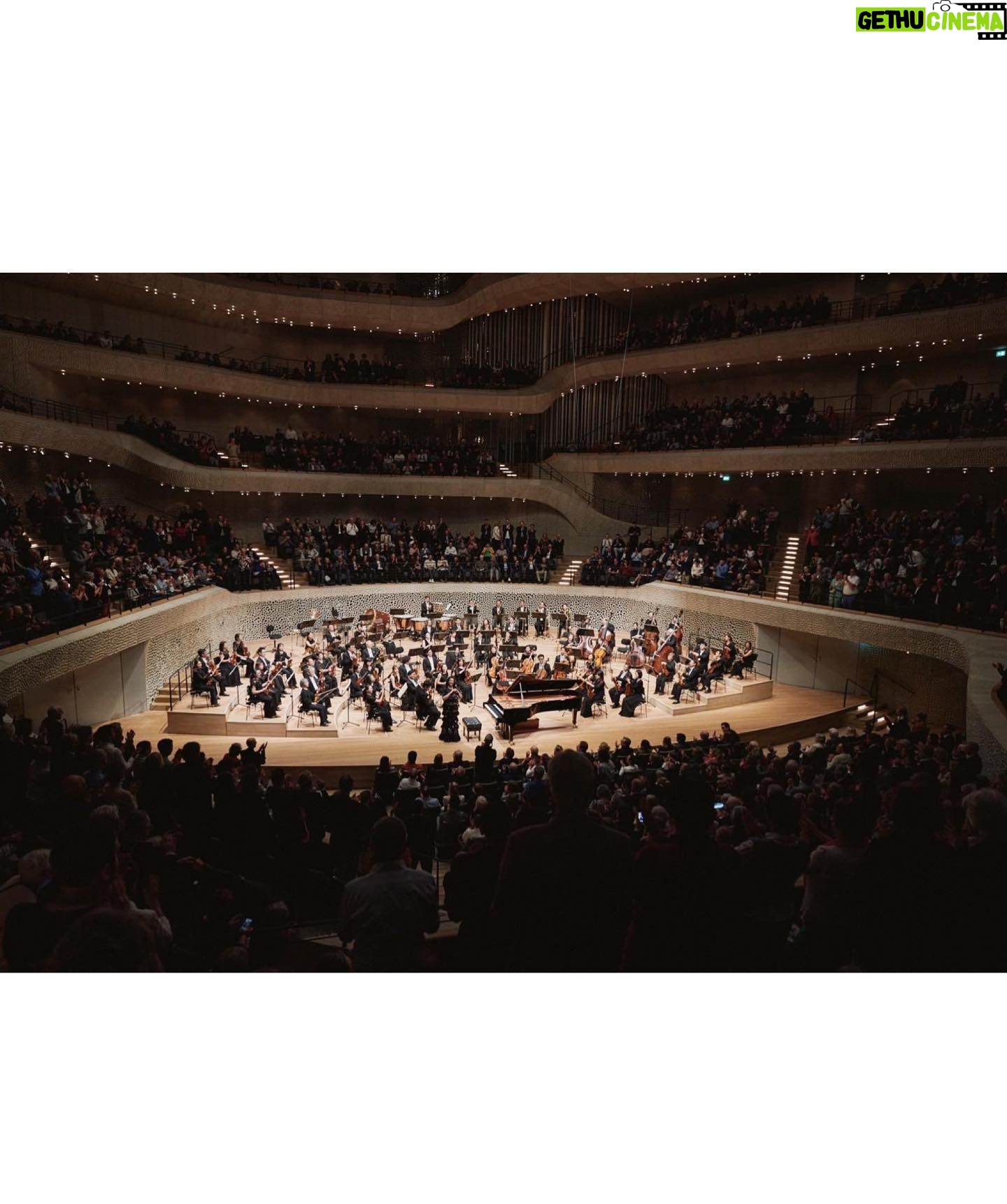 Khatia Buniatishvili Instagram - Danke Hamburg π Thank you Maestro Jun MΓ€rkl und Taiwan philharmonic orchestra for wonderful music making π Tonight Hannover π #hamburg #elbphilharmonie #proartehamburg #elbphilharmonie #music #classicalmusic #piano #taiwan #art #touring #germany #taiwanphilharmonic #piano #liveconcert #khatiabuniatishvili