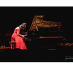 Khatia Buniatishvili Instagram - Geneva - 13.10.2023 ♥️ Merci ✨ Je vous aime ♥️ #geneva #switzerland #victoriahall #soldoutconcert #fondationminkoff #music #art #piano #concert #recital #cartier #love #life @avetis.association #khatiabuniatishvili