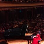 Khatia Buniatishvili Instagram - Geneva - 13.10.2023 ♥️ Merci ✨ Je vous aime ♥️ #geneva #switzerland #victoriahall #soldoutconcert #fondationminkoff #music #art #piano #concert #recital #cartier #love #life @avetis.association #khatiabuniatishvili